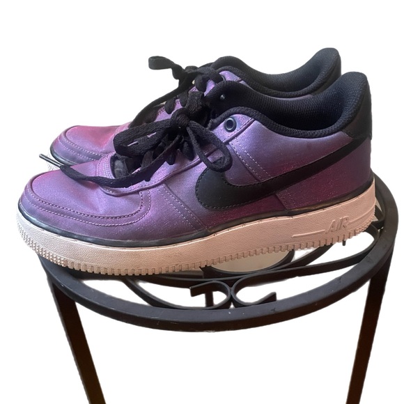 Air Force 1 LV8 Shift GS ‘Hyper Violet Black’ Sneakers - Picture 3 of 8